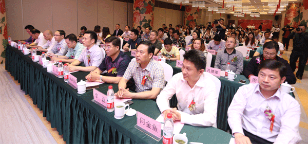 中國百強(qiáng)牛商互聯(lián)網(wǎng)+授牌儀式，授牌現(xiàn)場(chǎng)
