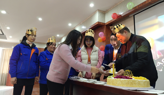 金裕大牌生日會陽總為壽星切蛋糕